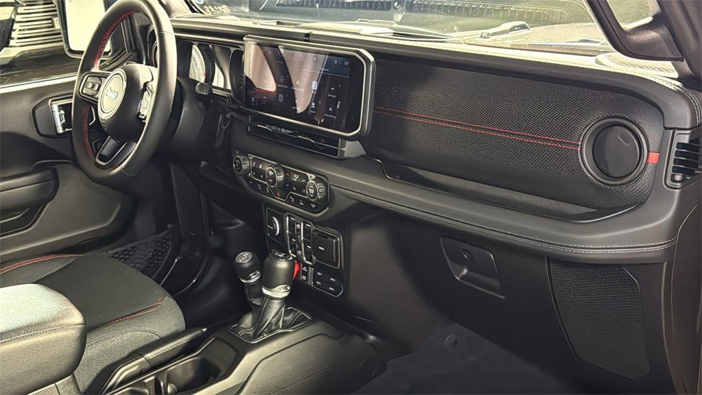 Used 2024 Jeep Wrangler Unlimited Rubicon w/ Technology Group image 12