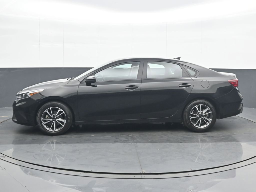 Used 2023 Kia Forte LXS image 3