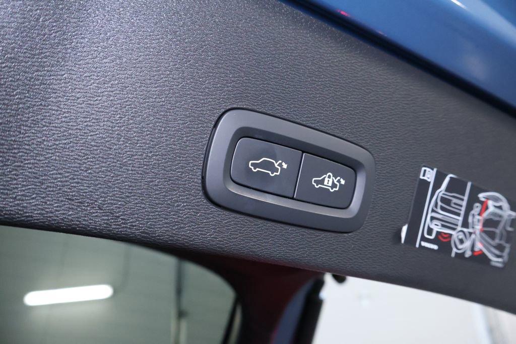 Used 2022 Volvo C40 P8 Recharge Ultimate image 22