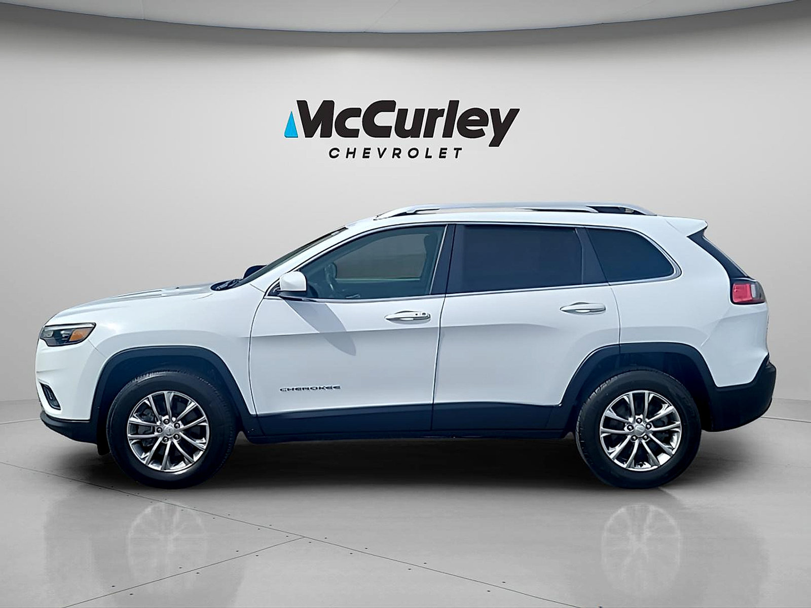 Used 2019 Jeep Cherokee Latitude Plus w/ Comfort/Convenience Group AWD/4WD image 4