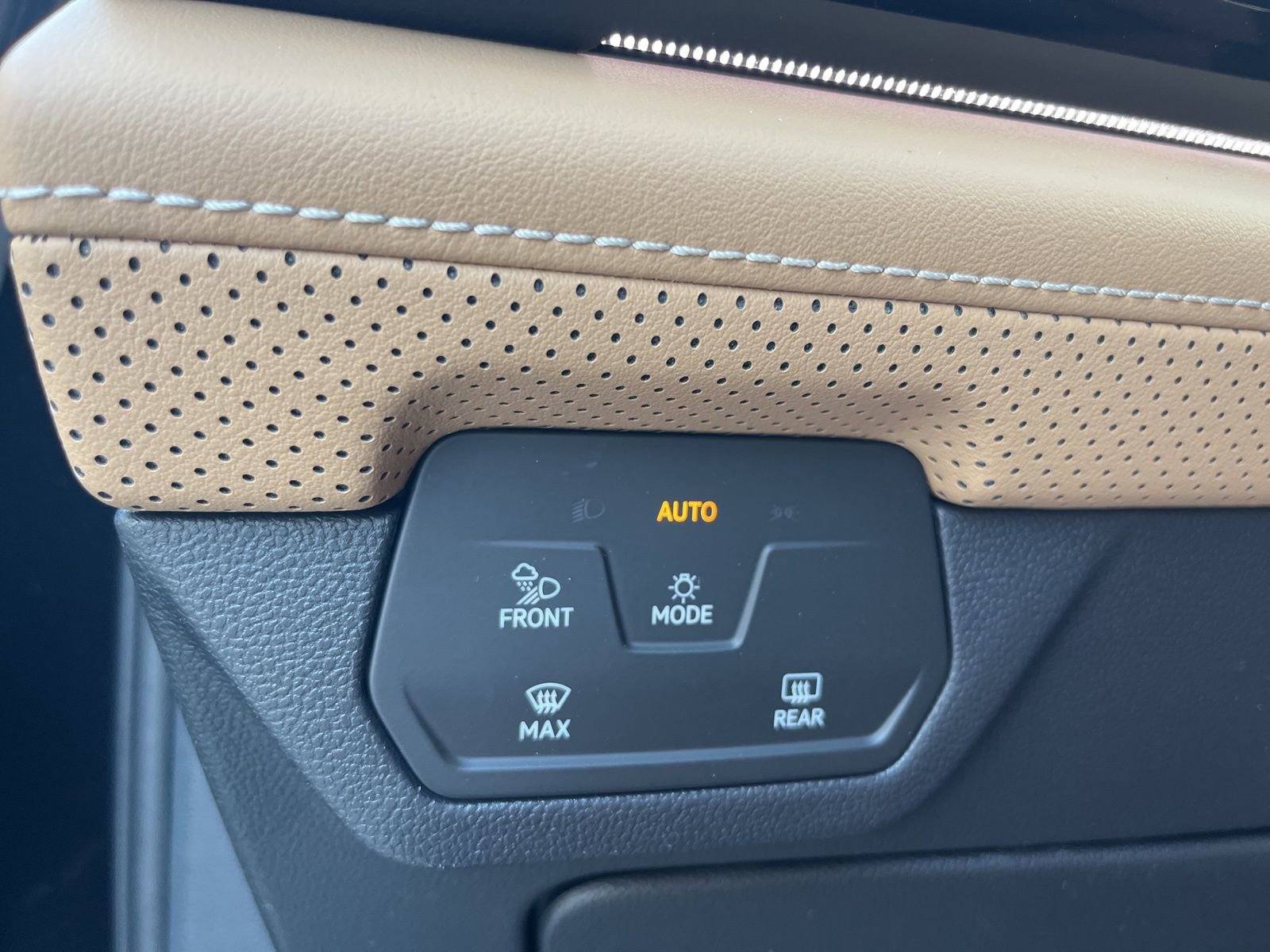 New 2026 Volkswagen Atlas Cross Sport SEL R-Line image 8