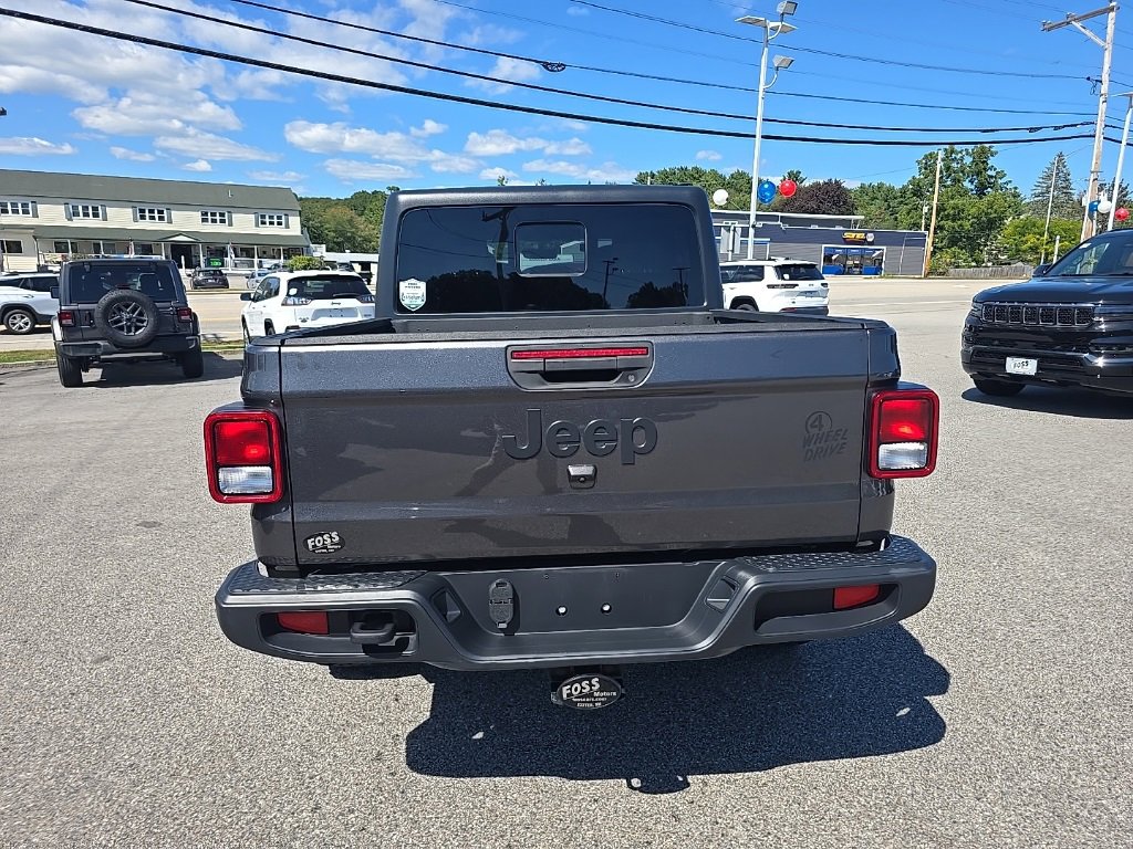 Certified 2023 Jeep Gladiator Willys image 6