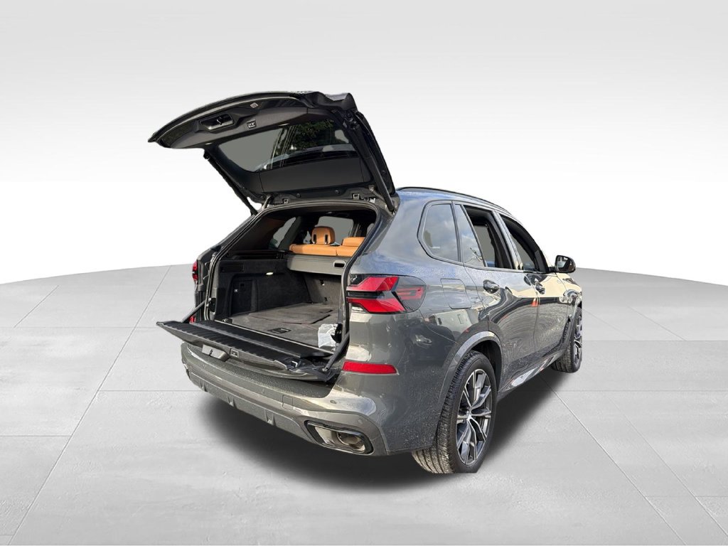 Used 2025 BMW X5 xDrive40i w/ M Sport Package AWD/4WD image 14