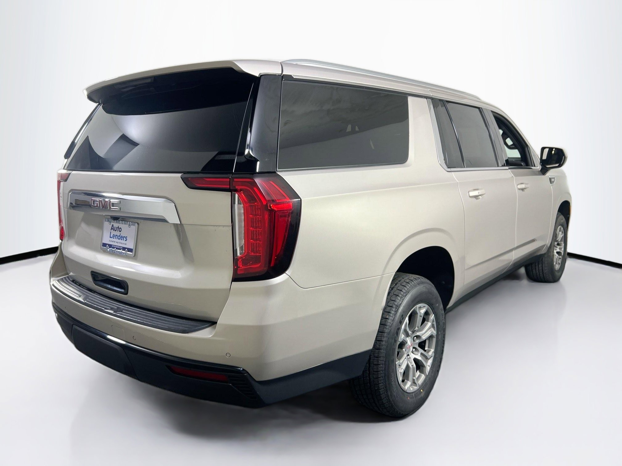Used 2022 GMC Yukon XL SLE image 5