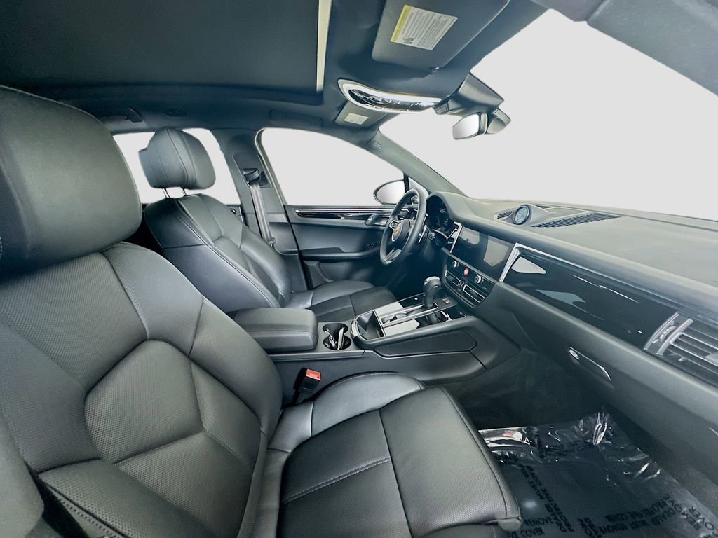 Certified 2024 Porsche Macan image 30