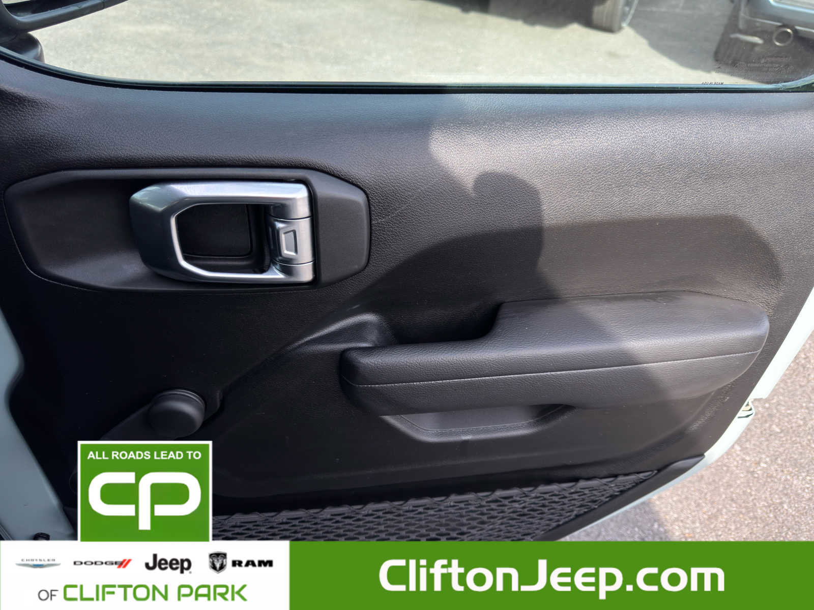 Used 2023 Jeep Wrangler Sport image 15