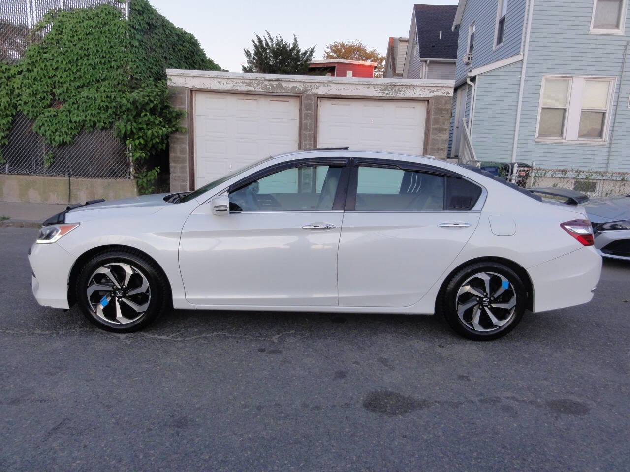 Used 2017 Honda Accord EX-L image 7