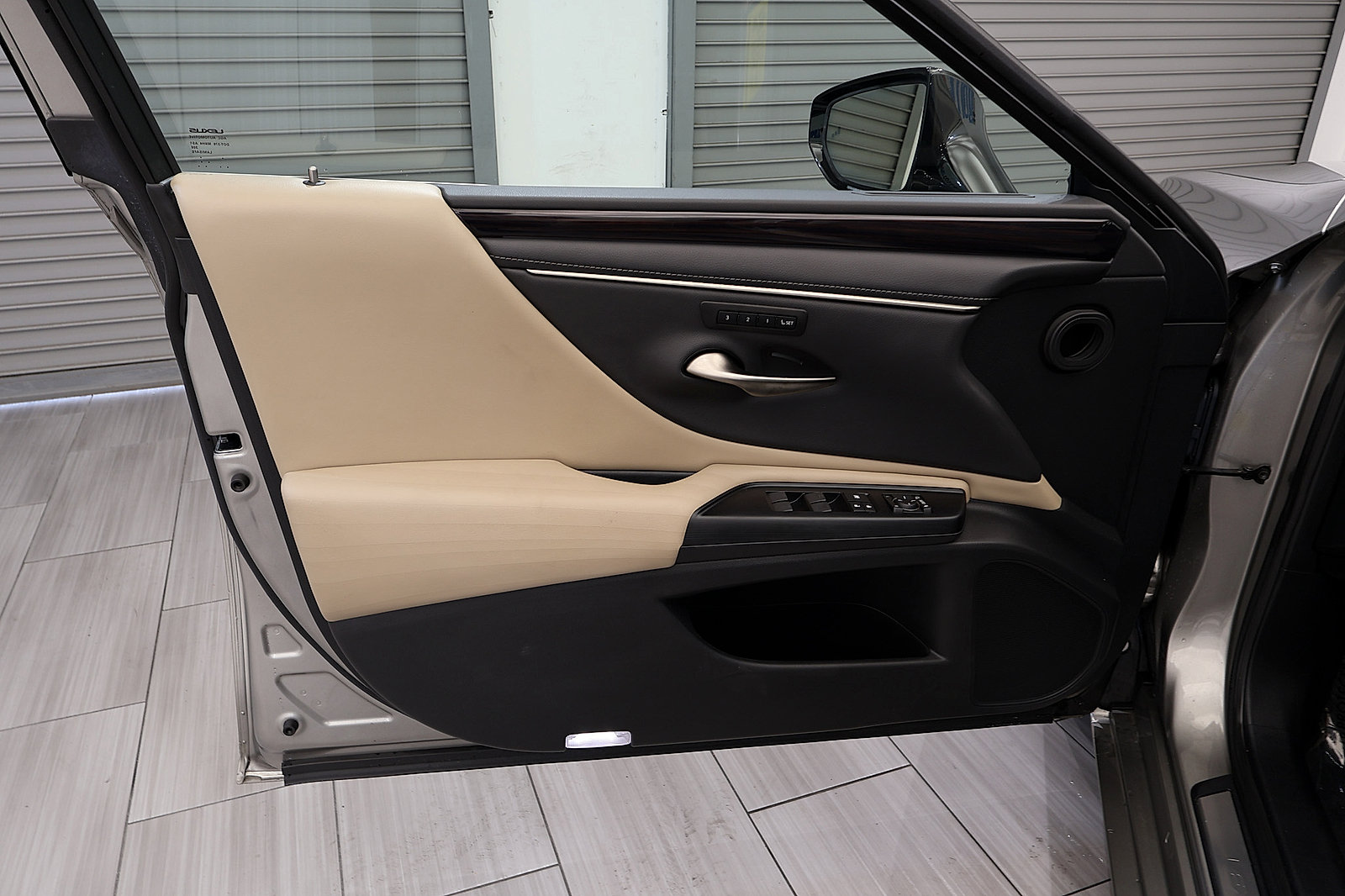Used 2020 Lexus ES 300h w/ Accessory Package 2 FWD image 13