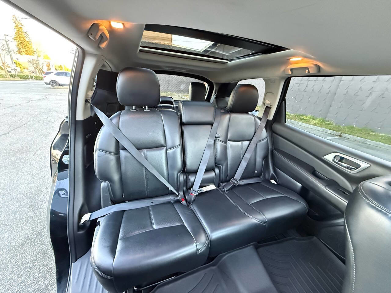 Used 2015 Nissan Pathfinder Platinum w/ Cargo Package AWD/4WD image 9