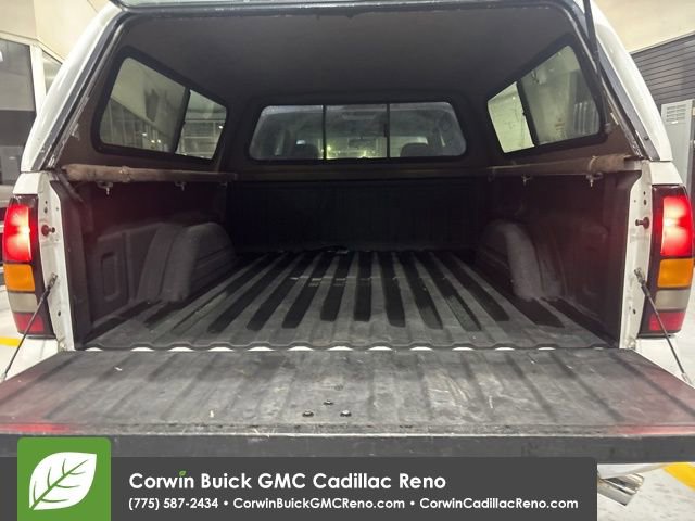 Used 2005 GMC Sierra 2500 SLE w/ Skid Plate Package image 30