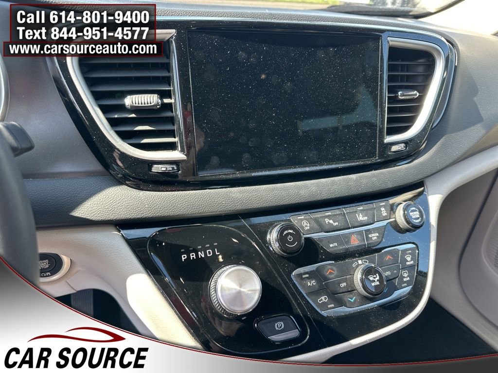 Used 2023 Chrysler Pacifica Touring-L image 17