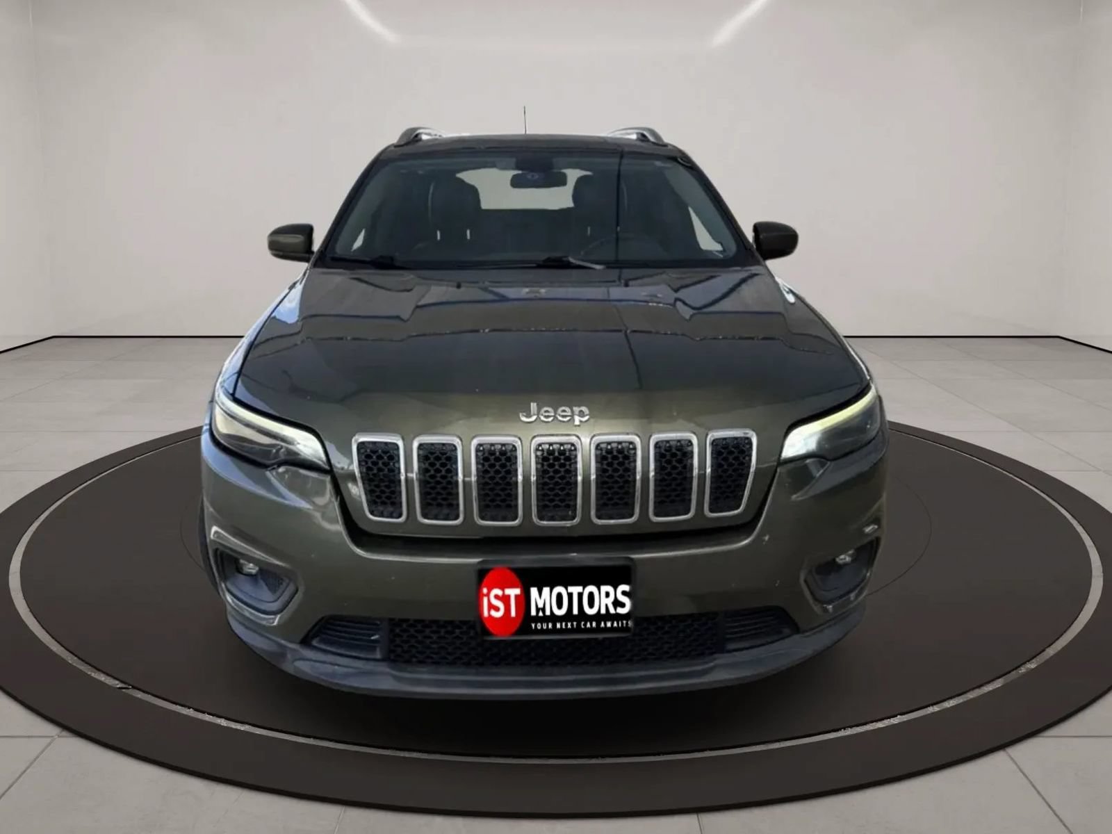 Used 2019 Jeep Cherokee Latitude Plus FWD image 3