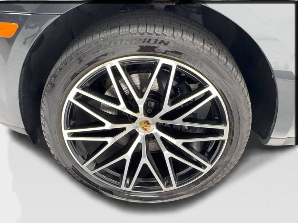 Used 2024 Porsche Macan AWD/4WD image 13