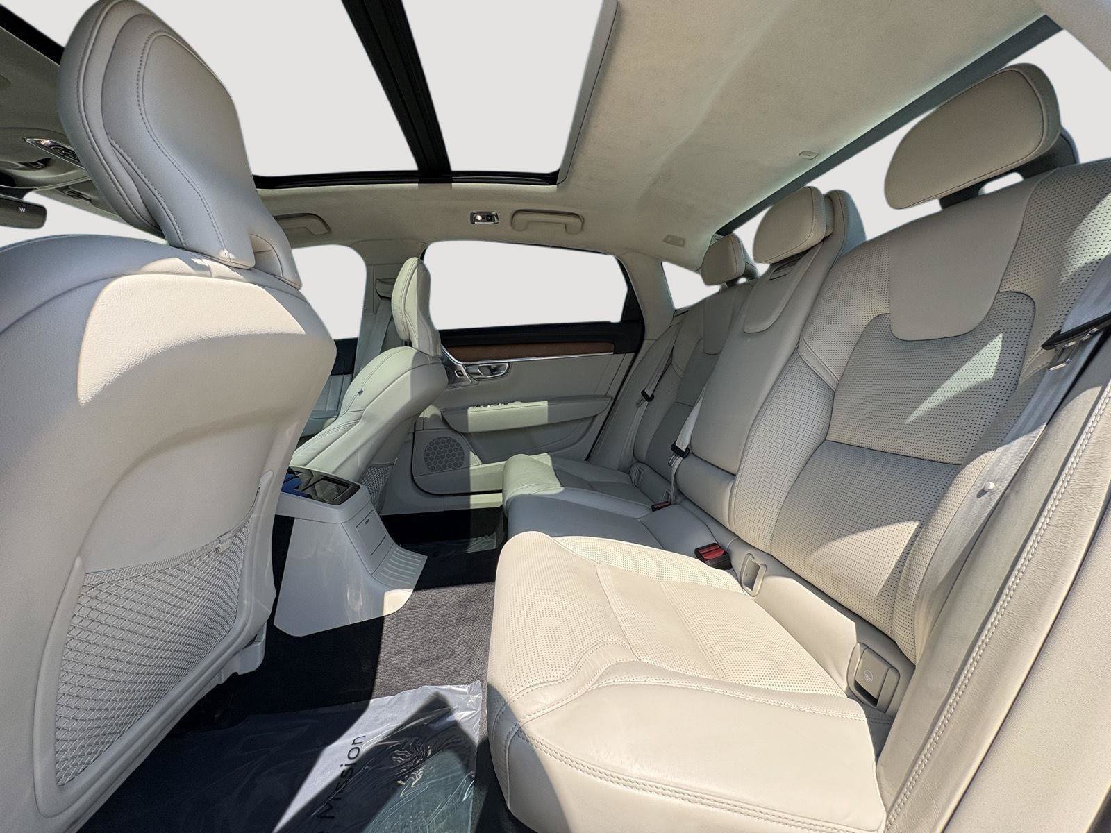 Used 2019 Volvo S90 T8 Inscription w/ Luxury Package AWD/4WD image 21