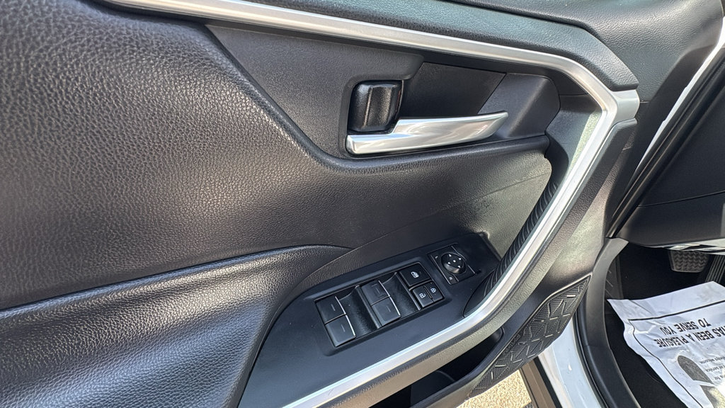 Used 2024 Toyota RAV4 XLE FWD image 11