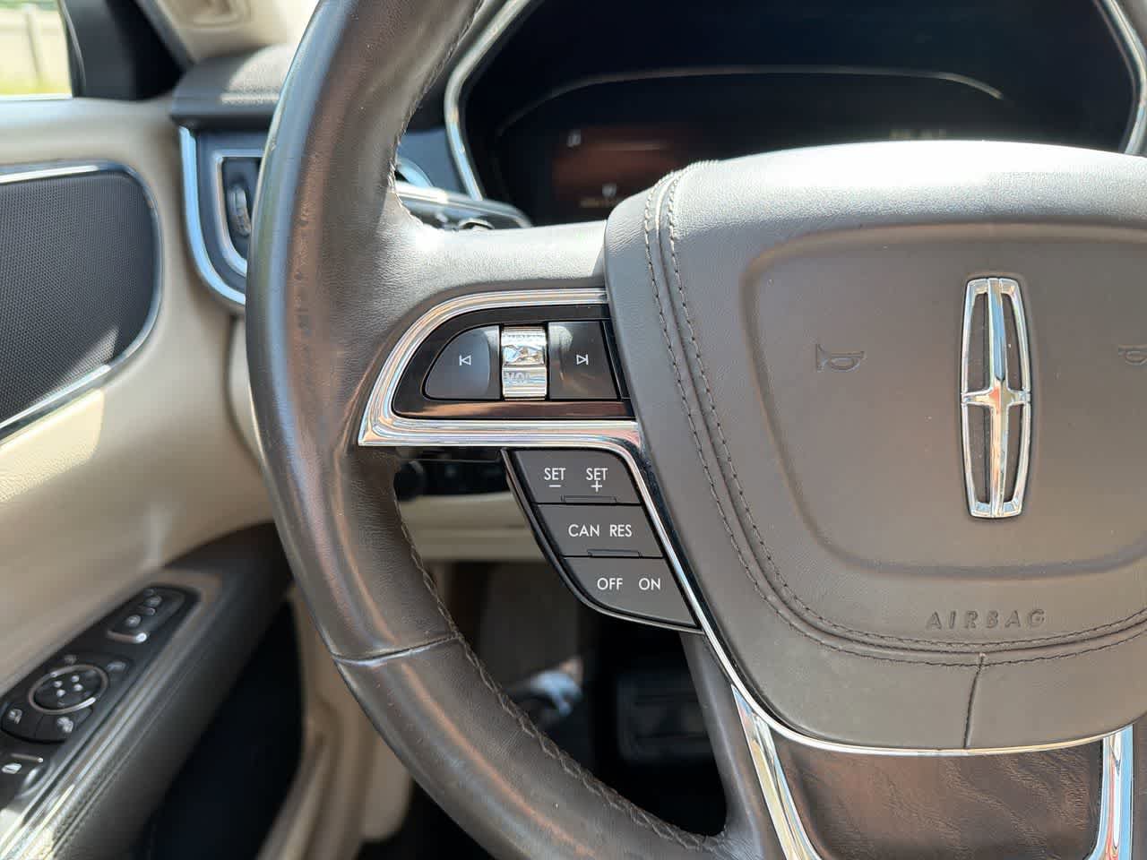 Used 2017 Lincoln Continental Select FWD image 28