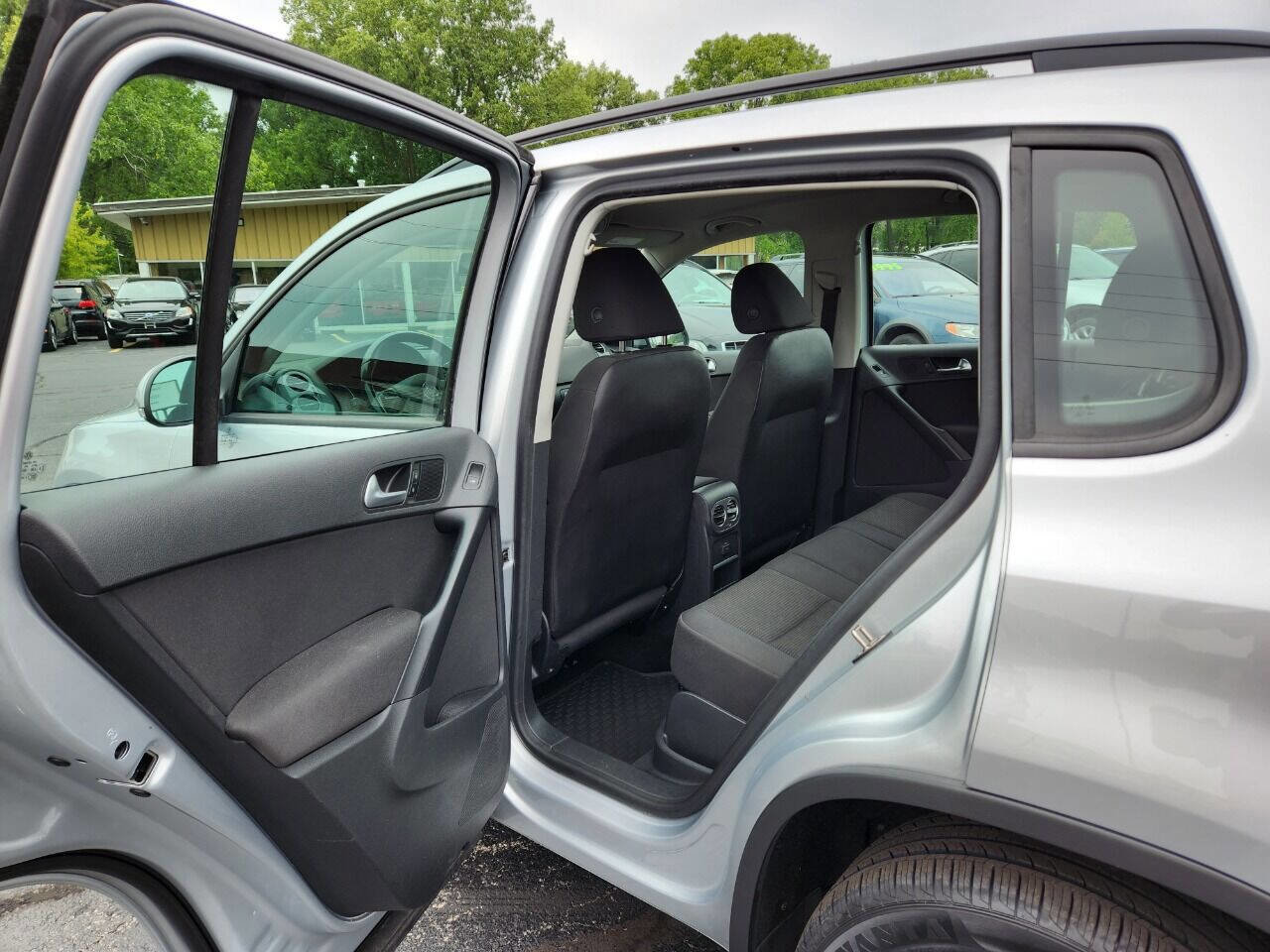 Used 2018 Volkswagen Tiguan Limited w/ Premium Package image 19