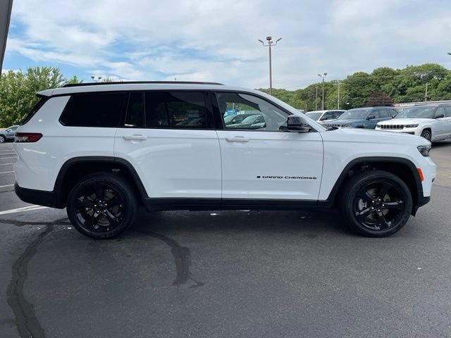 Used 2023 Jeep Grand Cherokee L Altitude AWD/4WD image 4