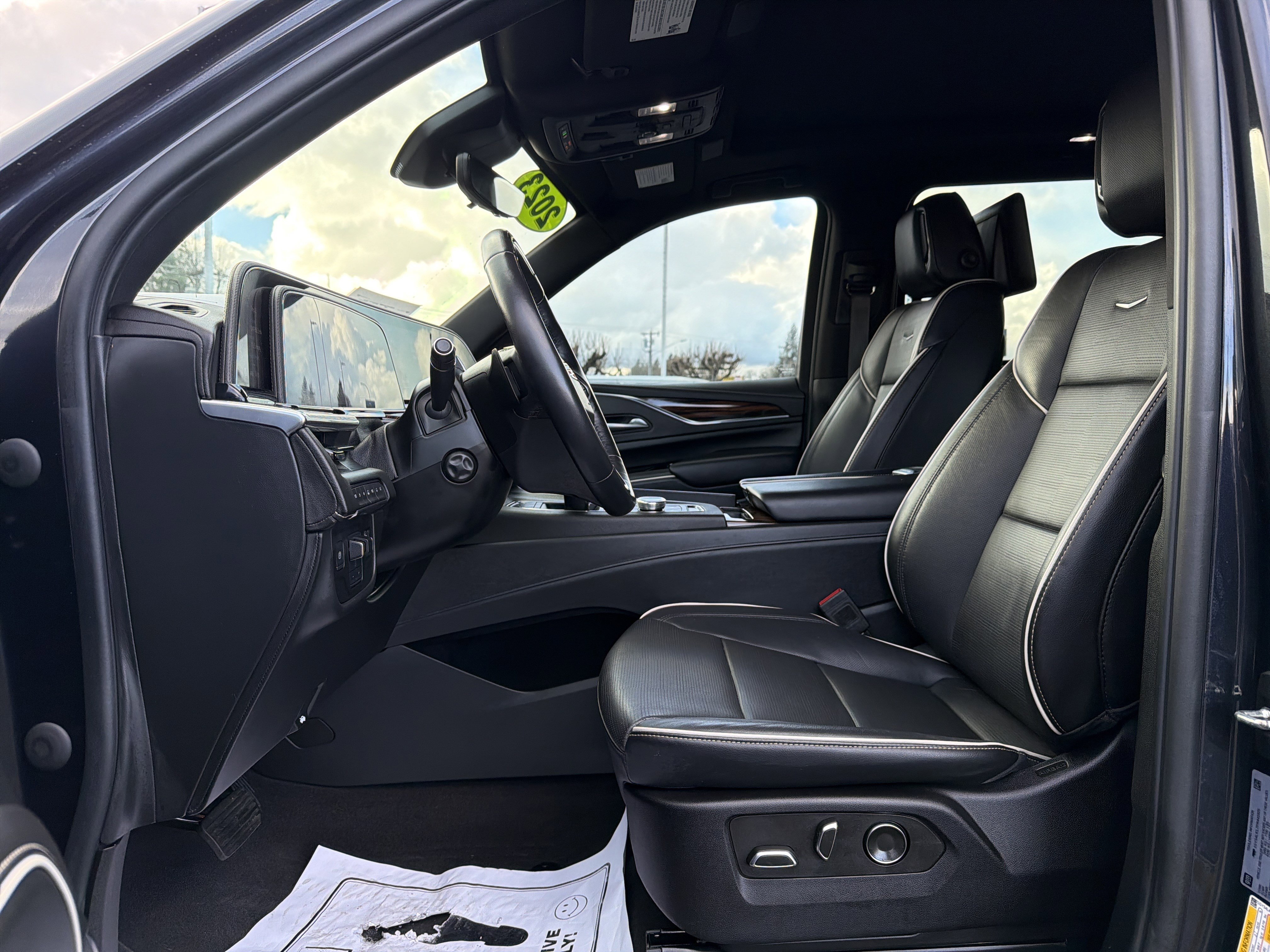 Used 2023 Cadillac Escalade ESV Premium Luxury w/ Performance Package image 10