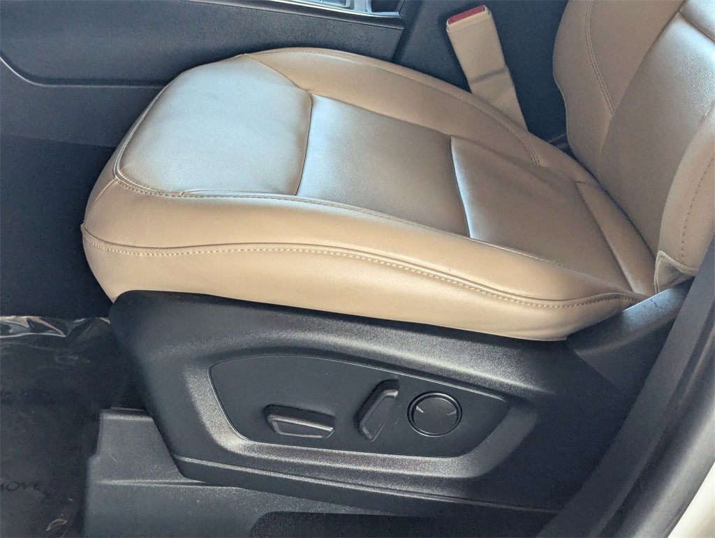 Used 2024 Ford Explorer XLT w/ Equipment Group 202A image 14