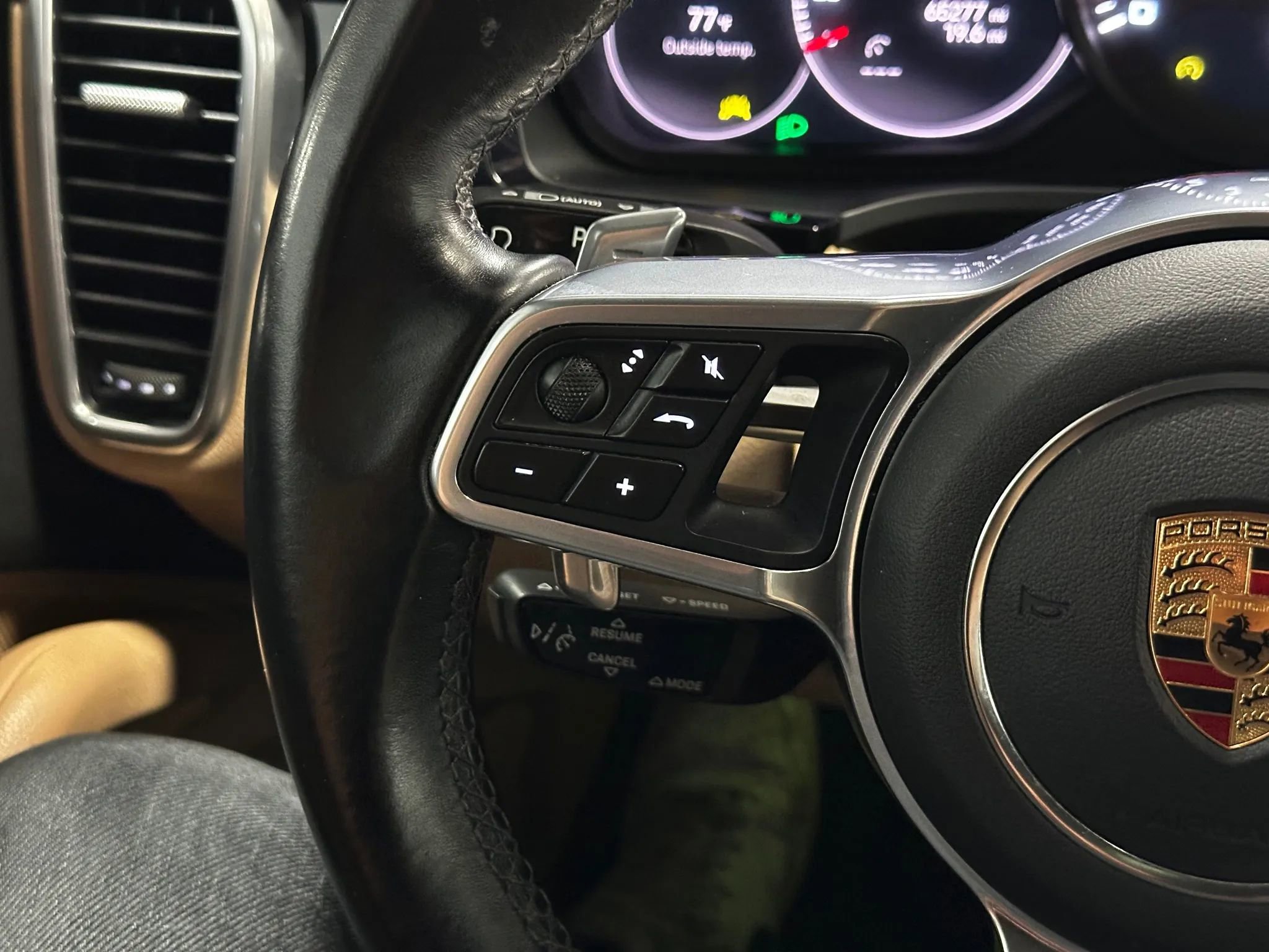 Used 2022 Porsche Cayenne Platinum Edition w/ Premium Package Plus image 33