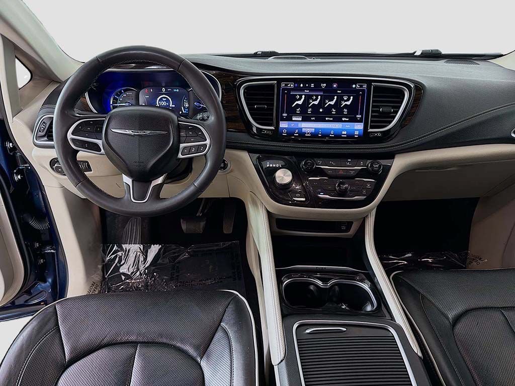 Used 2023 Chrysler Pacifica Limited w/ Uconnect Theater Family Group FWD image 33