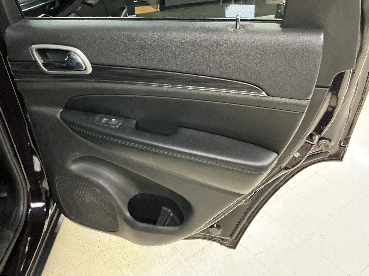 Used 2019 Jeep Grand Cherokee Limited AWD/4WD image 26