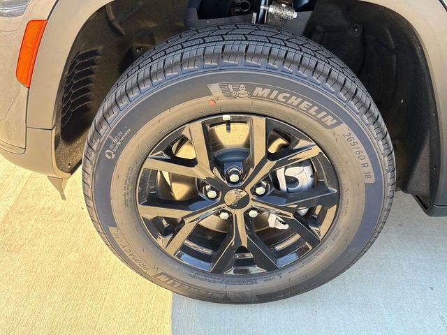 Used 2025 Jeep Grand Cherokee L Altitude image 4