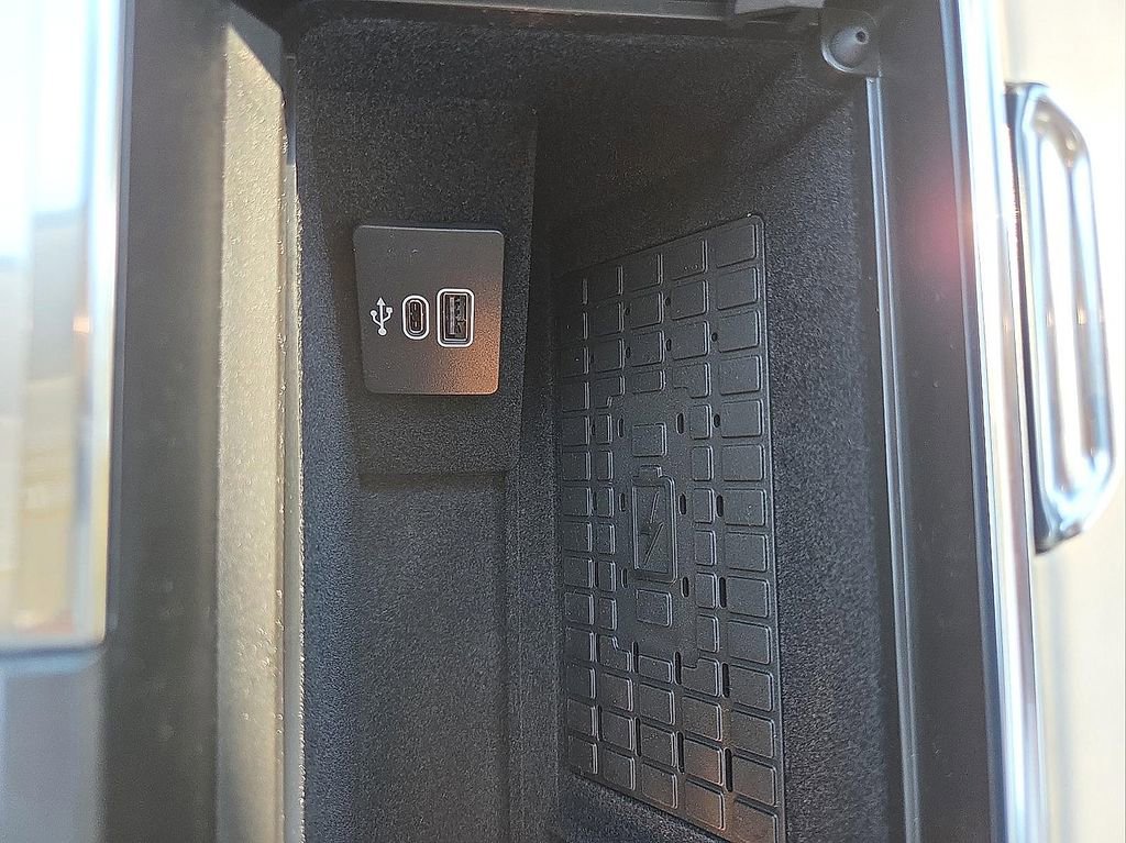 New 2025 Lincoln Navigator Reserve AWD/4WD image 16