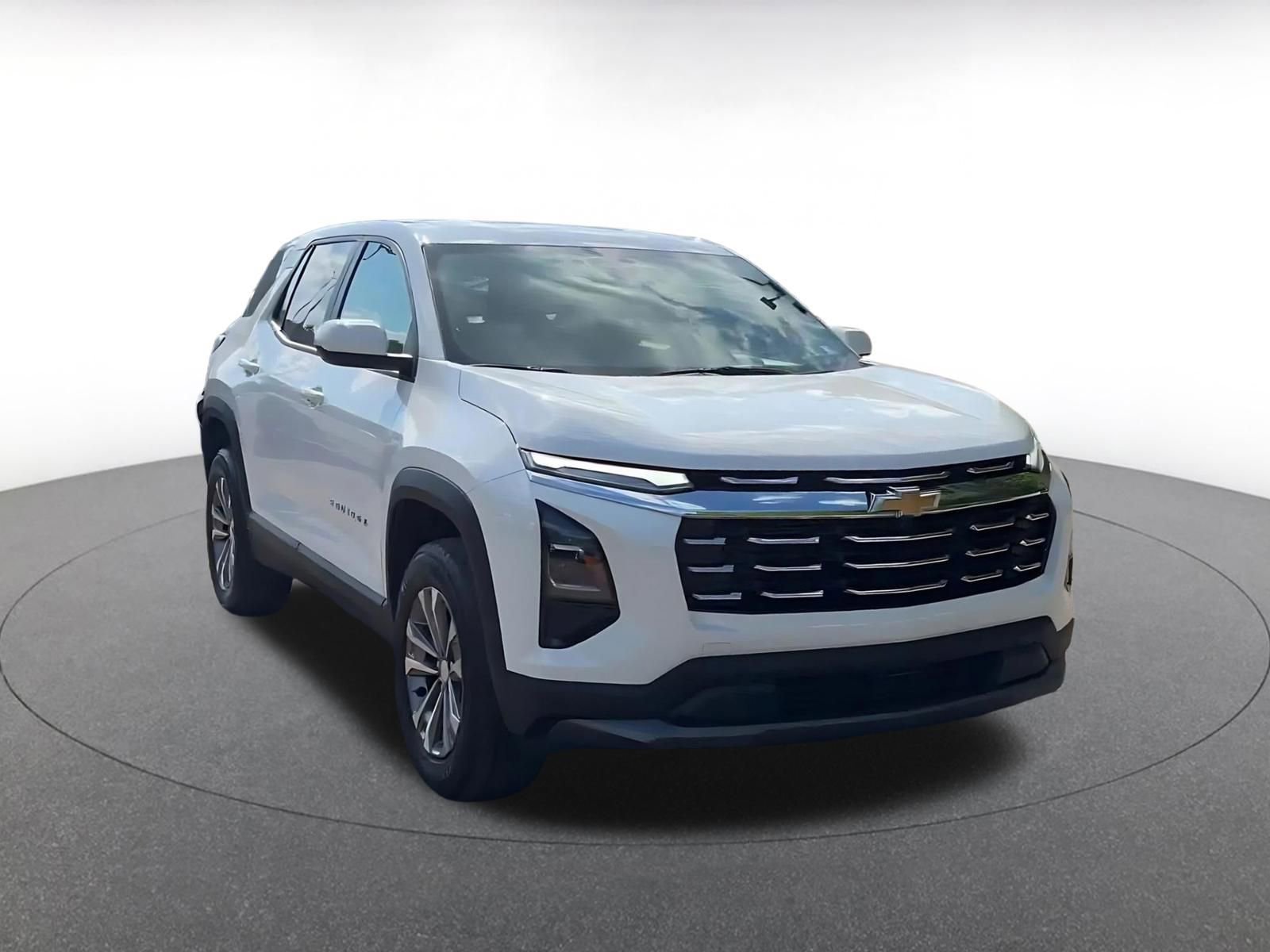 Used 2025 Chevrolet Equinox LT FWD image 3