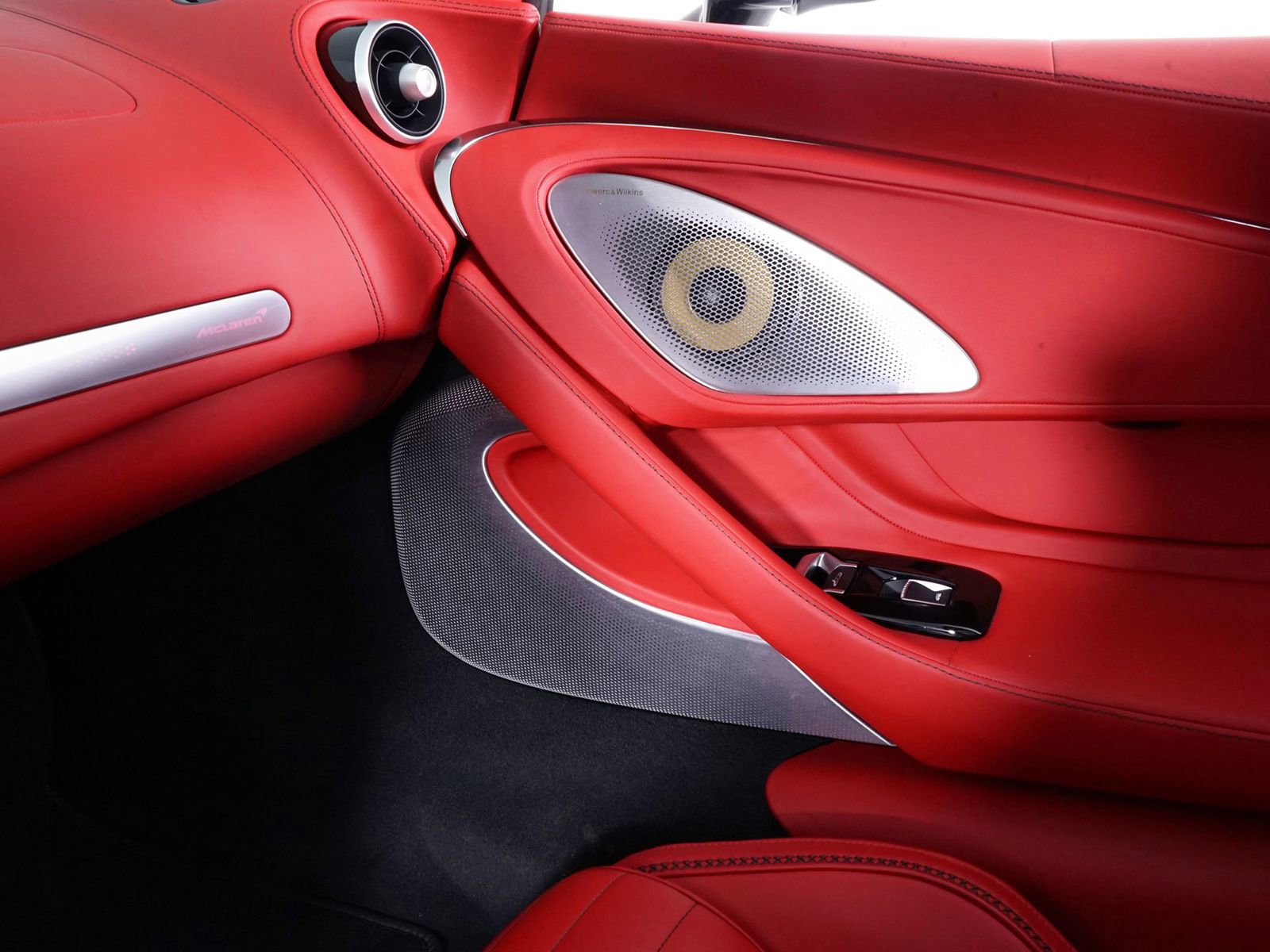 Used 2025 McLaren GTS image 24
