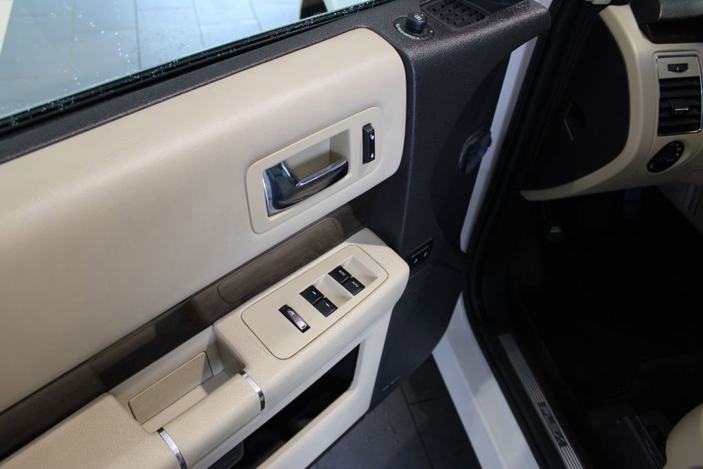 Used 2016 Ford Flex Limited w/ Equipment Group 301A FWD image 31