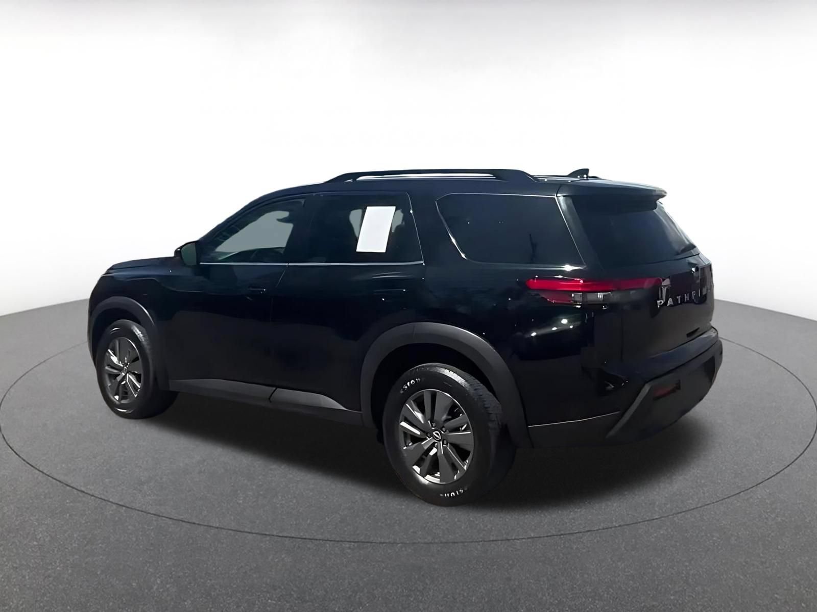 Used 2025 Nissan Pathfinder SV AWD/4WD image 9
