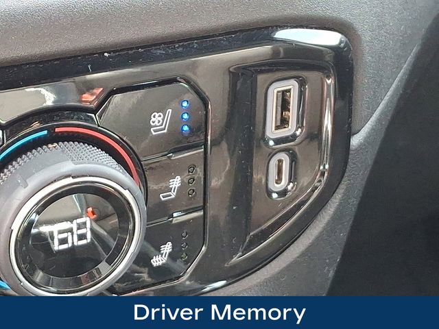 Used 2022 Chevrolet Silverado 1500 High Country AWD/4WD image 16