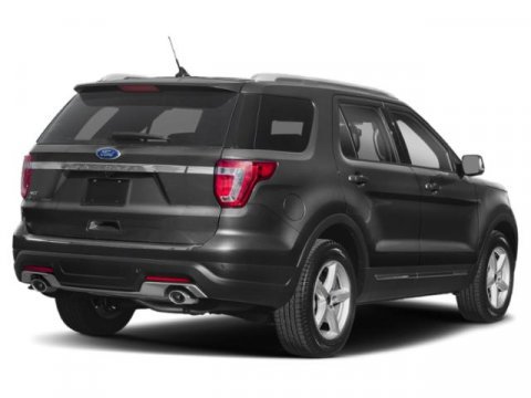 Used 2018 Ford Explorer XLT image 2