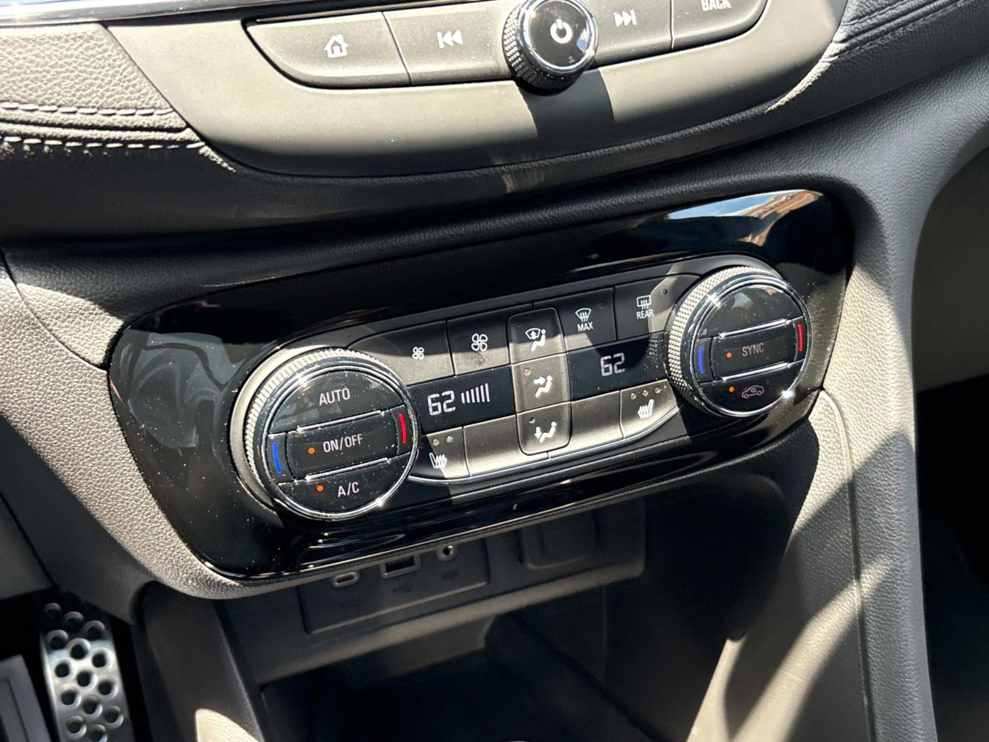 Used 2023 Buick Encore GX Select w/ Sport Touring Package image 37