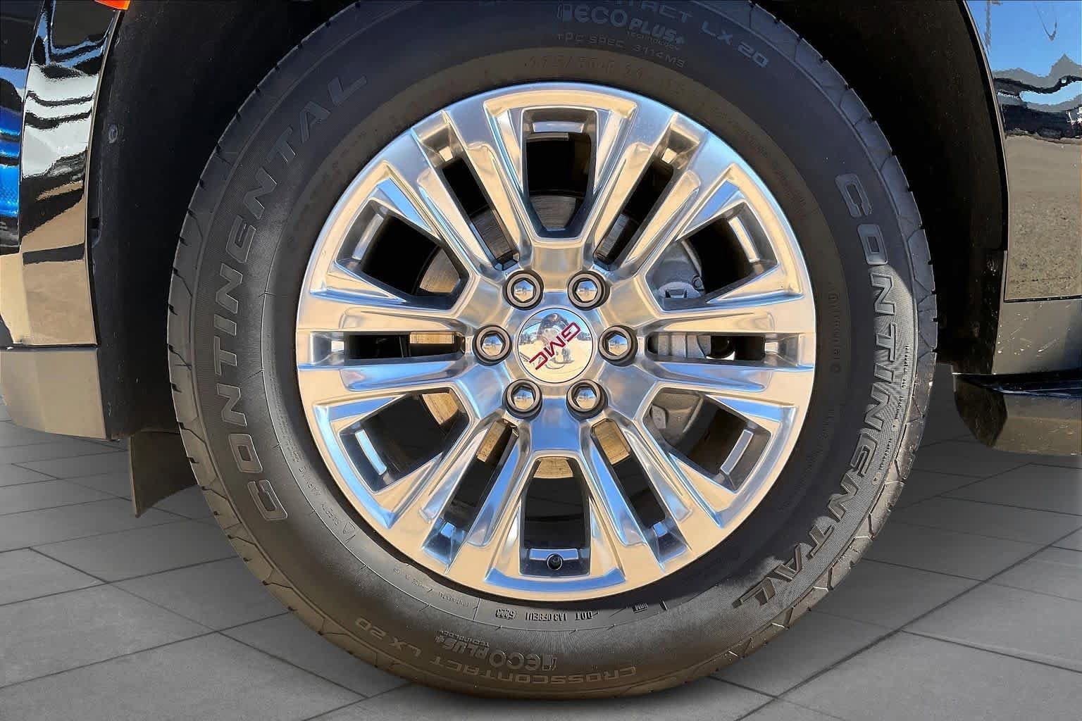 Used 2024 GMC Yukon Denali AWD/4WD image 12