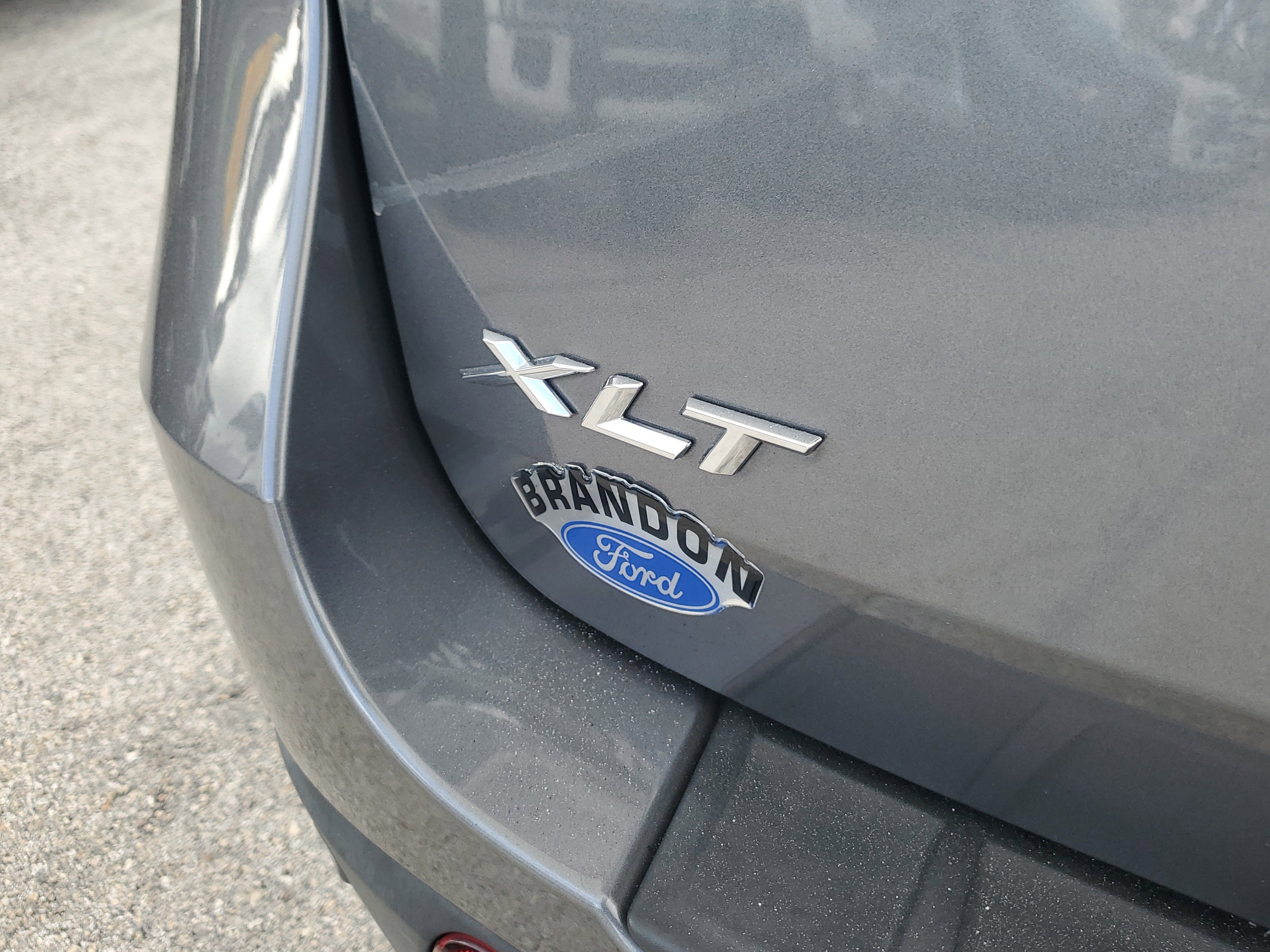 Used 2022 Ford Explorer XLT w/ Equipment Group 202A image 9