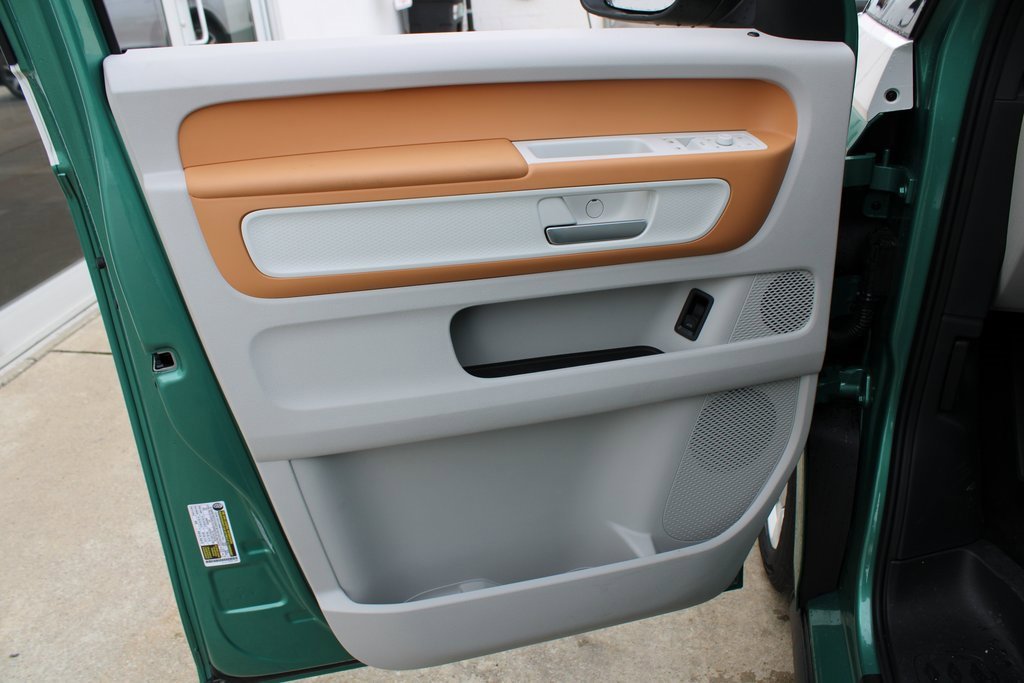 New 2025 Volkswagen ID. Buzz 1st Edition image 9