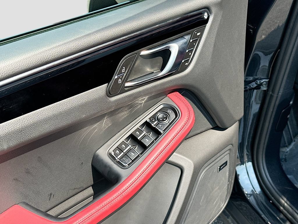 Certified 2026 Porsche Macan Turbo AWD/4WD image 20