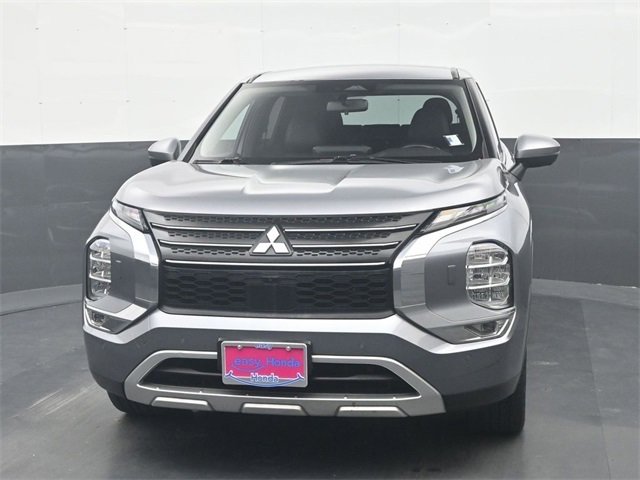 Used 2024 Mitsubishi Outlander SE image 3