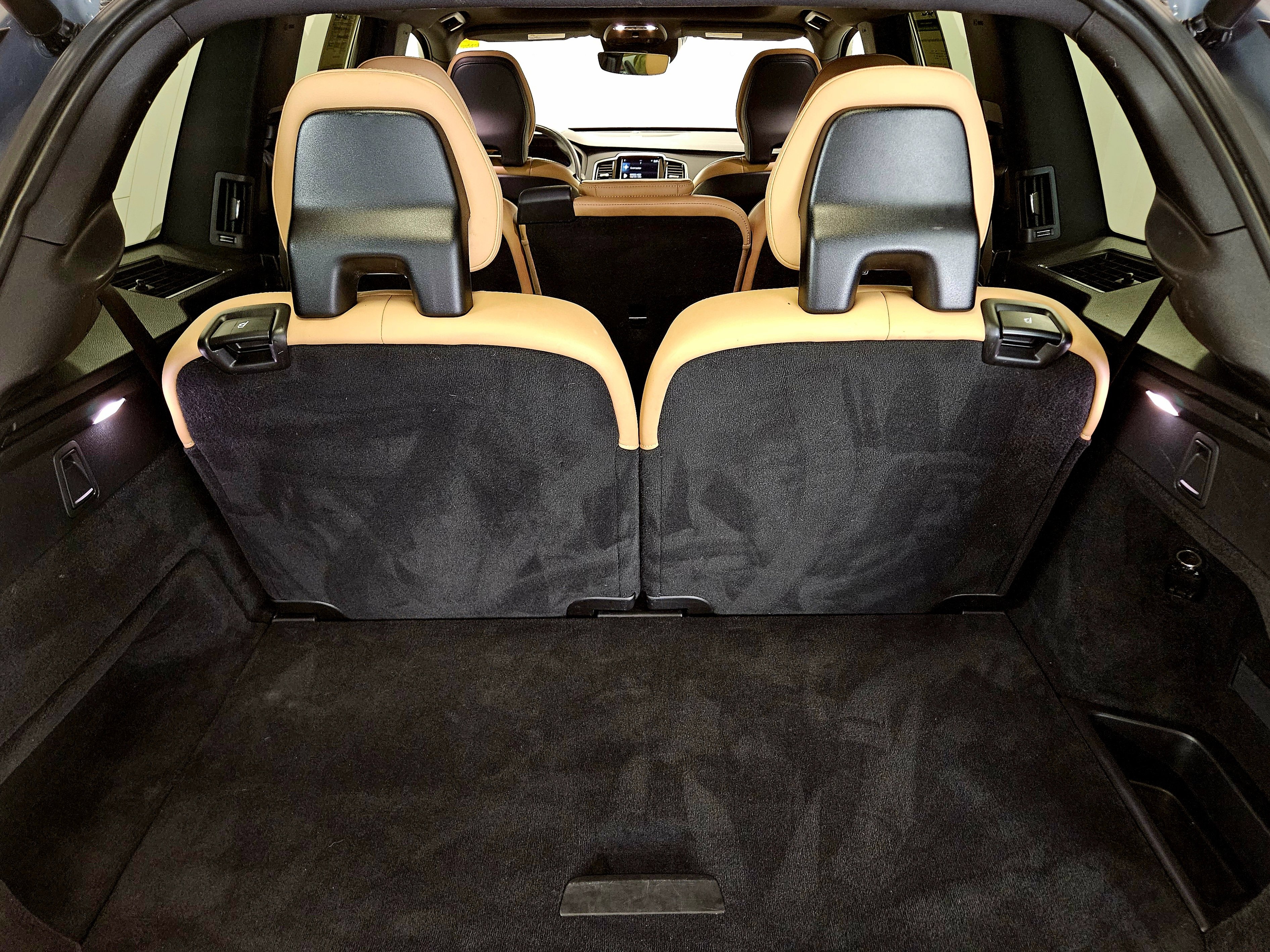 Used 2022 Volvo XC90 T8 Inscription image 17