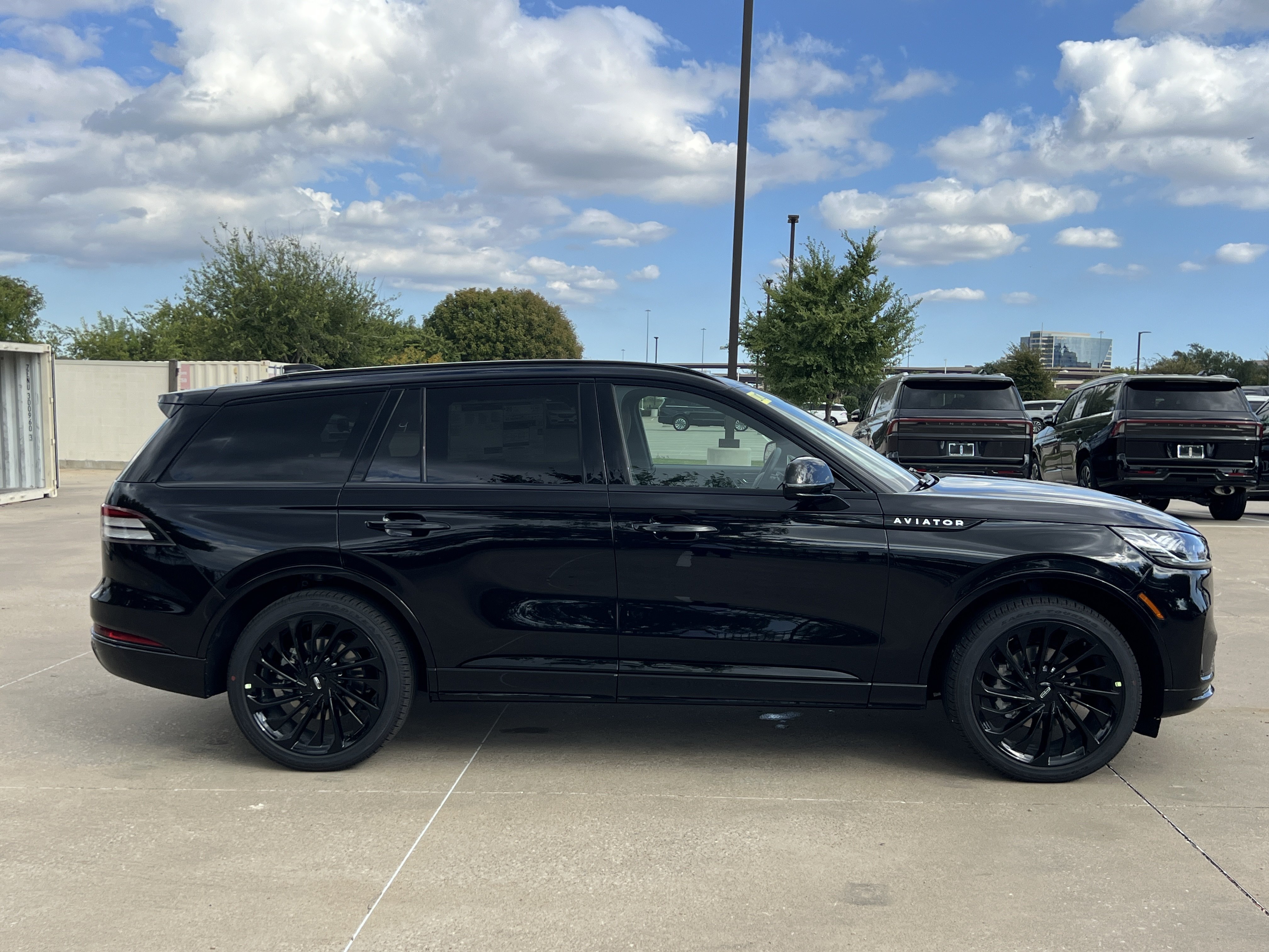 New 2027 Lincoln Aviator Reserve w/ Jet Appearance Package RWD image 10