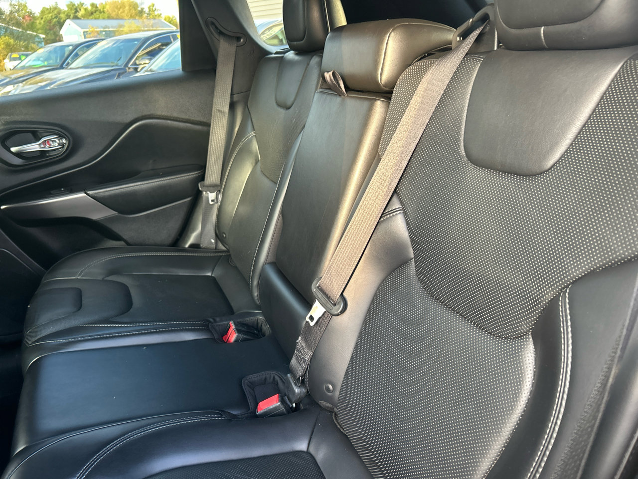 Used 2019 Jeep Cherokee Limited image 21