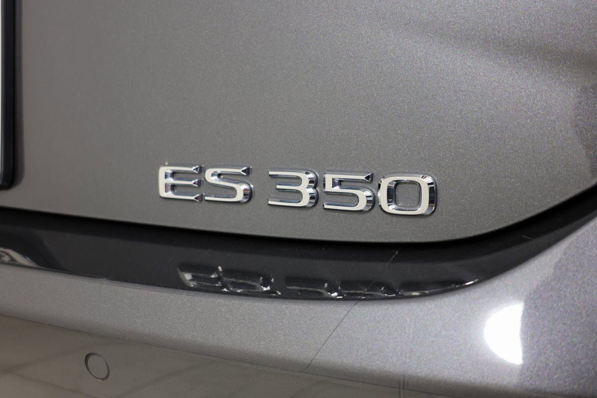 Used 2024 Lexus ES 350 Ultra Luxury w/ Accessory Package (Z2) image 15