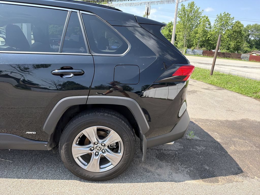 Used 2025 Toyota RAV4 XLE w/ Convenience Package AWD/4WD image 7