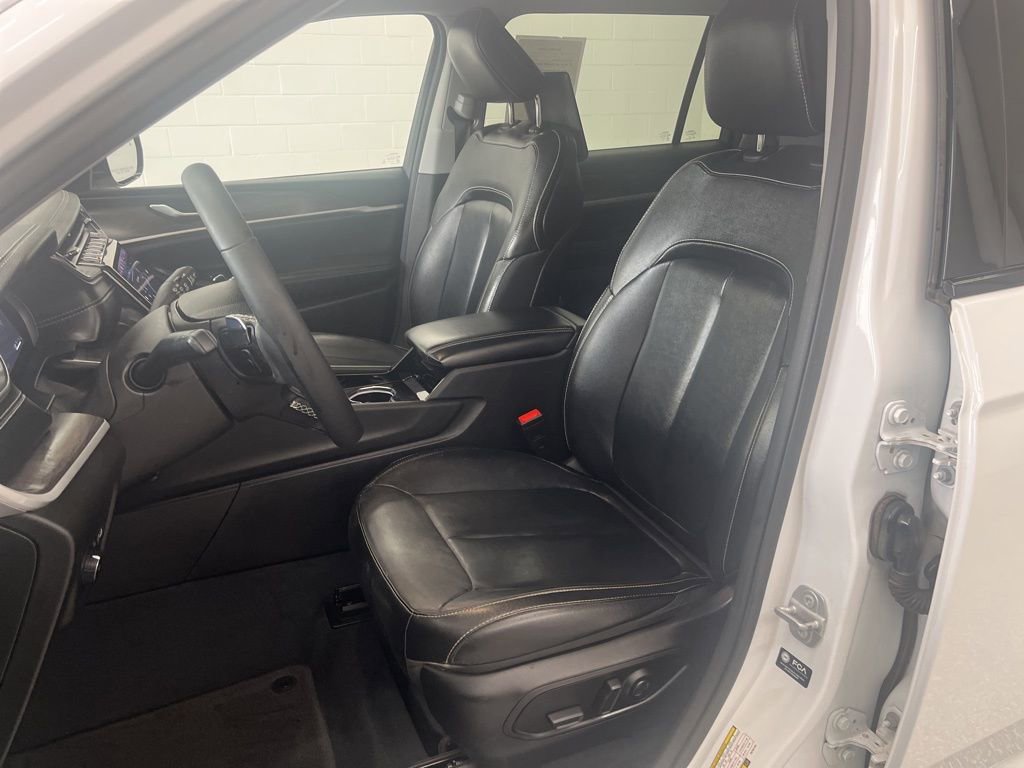 Used 2023 Jeep Grand Cherokee L Limited w/ Rear Seat Video Group I image 15