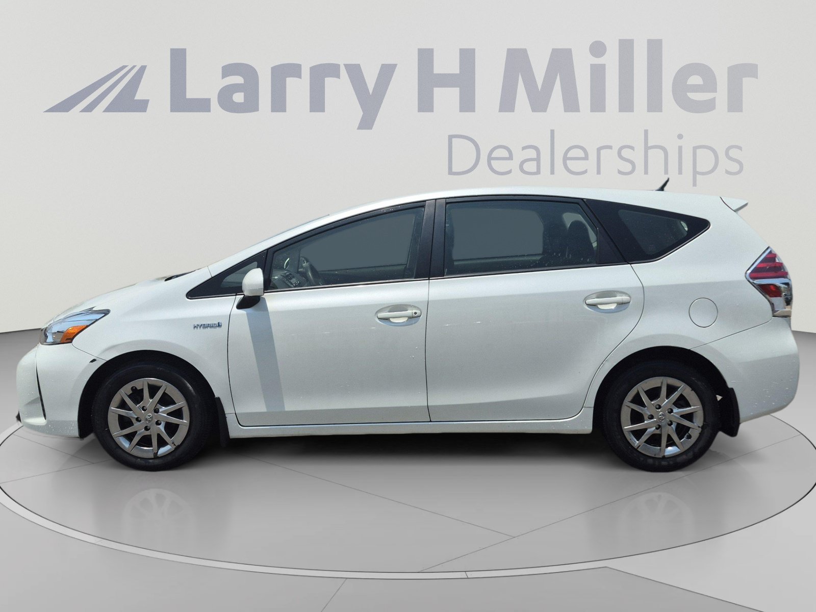 Used 2016 Toyota Prius V Two FWD image 2