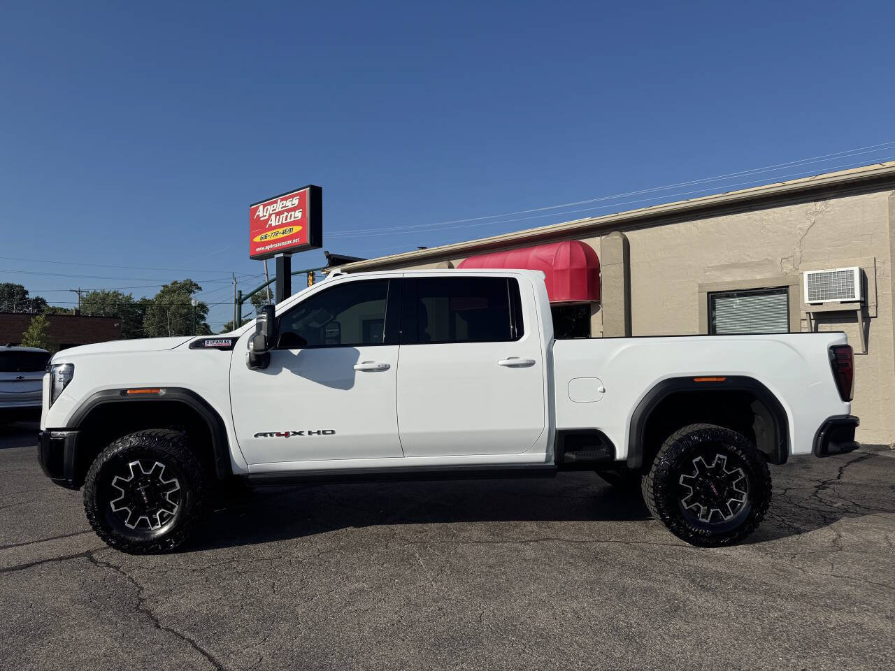 Used 2026 GMC Sierra 2500 AT4X AWD/4WD image 5