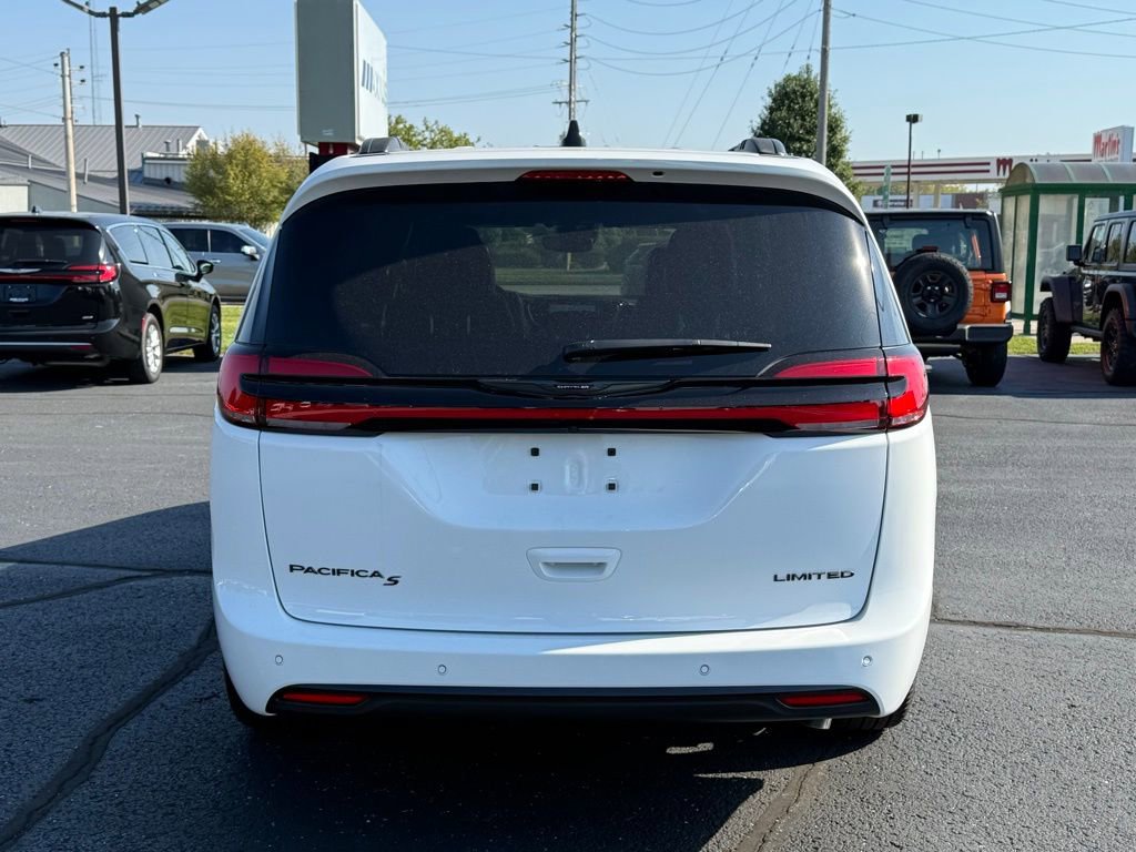 New 2025 Chrysler Pacifica Limited image 6
